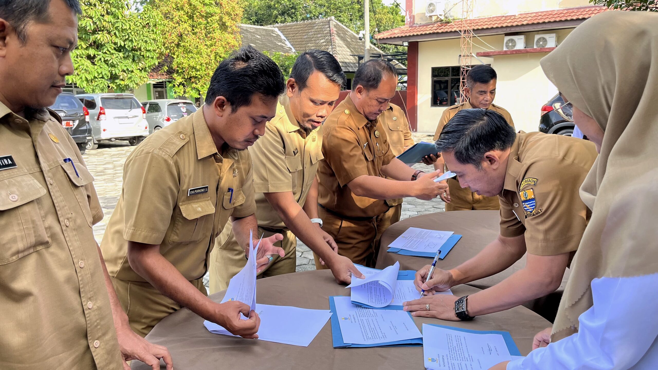 Mengawali Tahun dengan Integritas: Penandatanganan Pakta Integritas dan Perjanjian Kinerja DKIS Kota Cirebon
