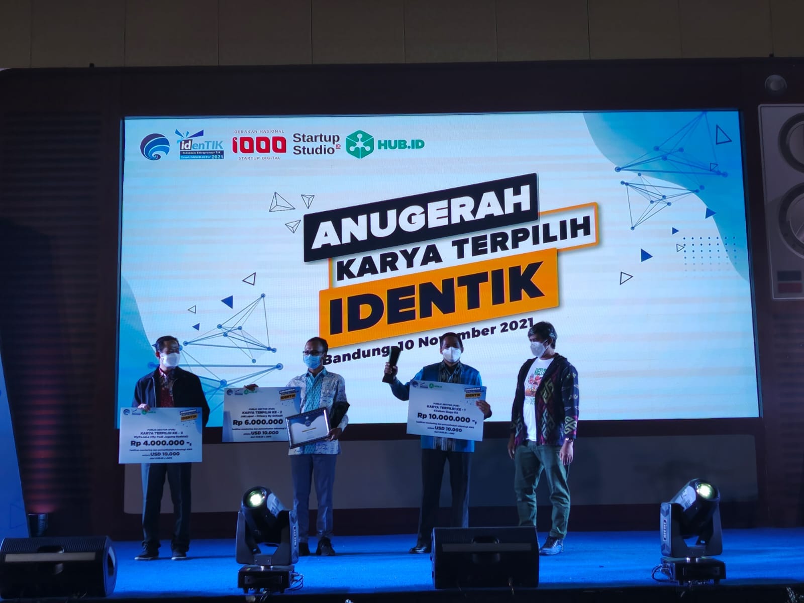 DKIS mendapat Anugerah Karya Terbaik IDENTIK pada Layanan Cirebon Siaga 112 dan WISTAKON