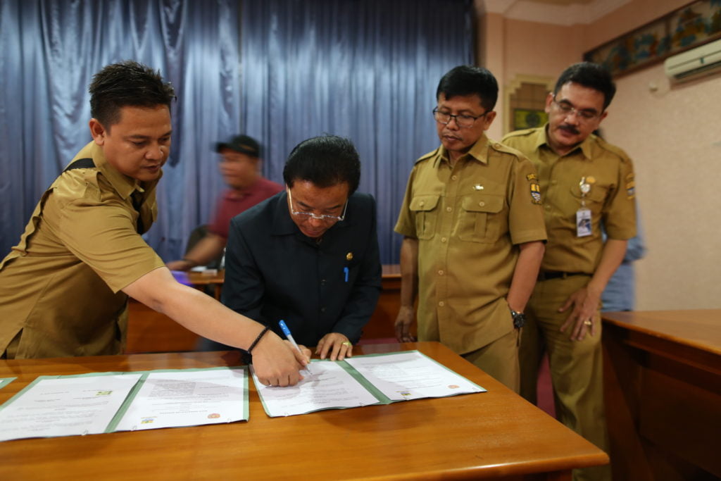 PEMDA KOTA CIREBON MoU DENGAN PEMDA KABUPATEN KOTAWARINGIN BARAT TERKAIT SISTEM INFORMASI PENDAPATAN DAERAH