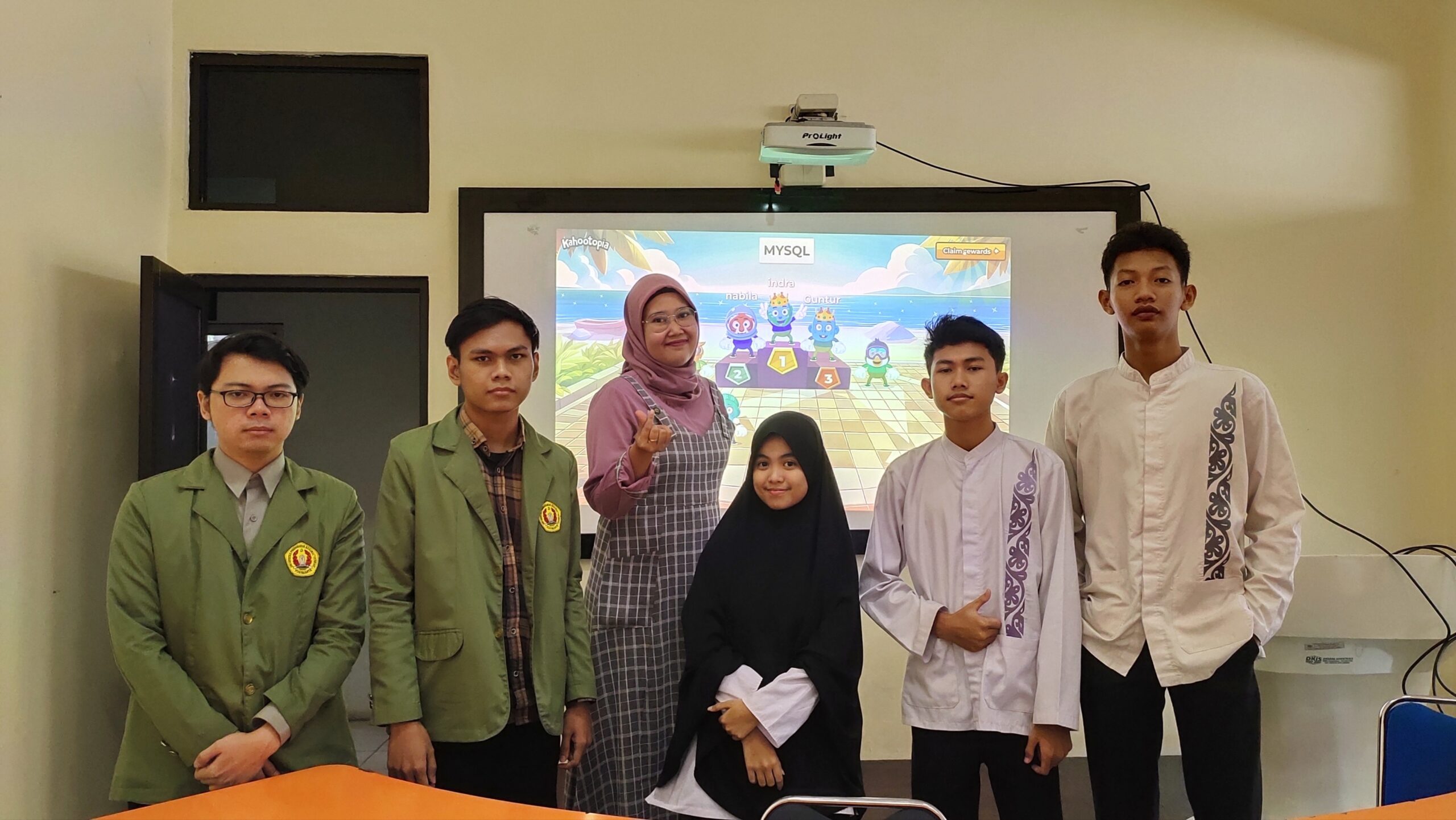 Evaluasi Rutin PKL DKIS Kota Cirebon: "Peserta PKL Perlu Memahami Kebutuhan di Dunia Kerja"