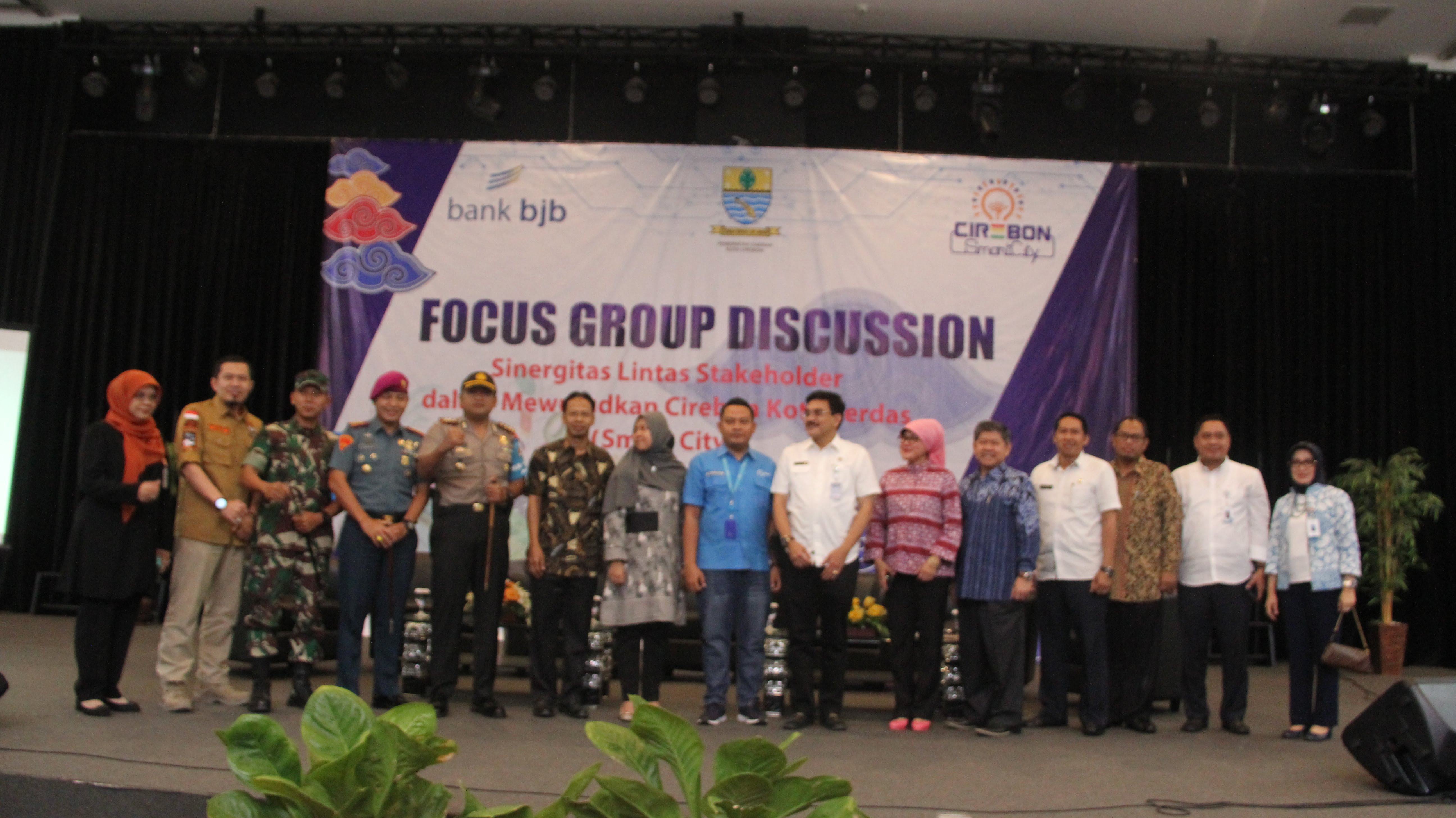 SEBANYAK 17 INSTANSI PEMERINTAH DAN SWASTA MELAKUKAN PENANDATANGANAN KESEPAKATAN BERSAMA DENGAN PEMERINTAH DAERAH KOTA CIREBON