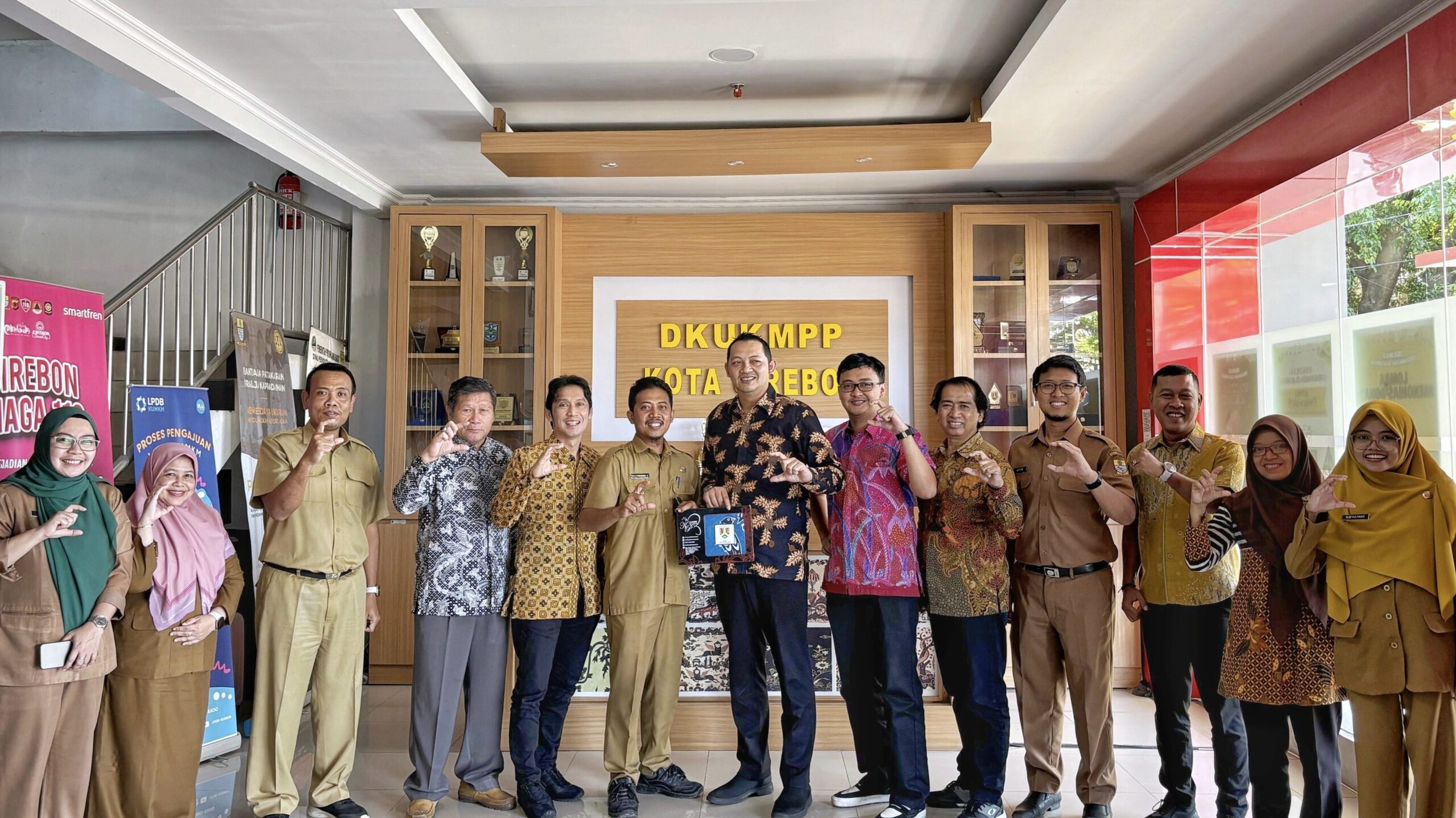 Komisi C DPRD Kota Magelang Pelajari Inovasi Infrastruktur Digital di DKIS Kota Cirebon