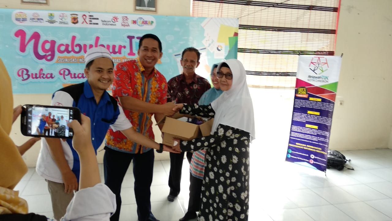 Ramadhan Berbagi Melalui Ngabubur IT RTIK Kota Cirebon