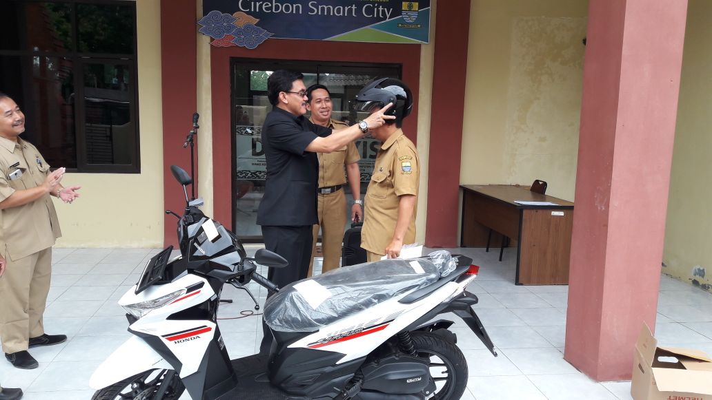 PENYERAHAN KENDARAAN DINAS RODA DUA (R-2)