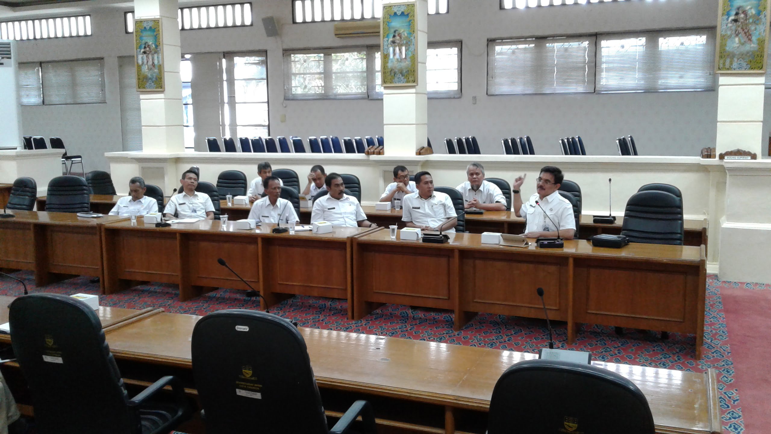 KOMISI 1 DPRD KOTA CIREBON AJAK DKIS DISKUSI TERKAIT PROGRAM CIREBON SMART CITY