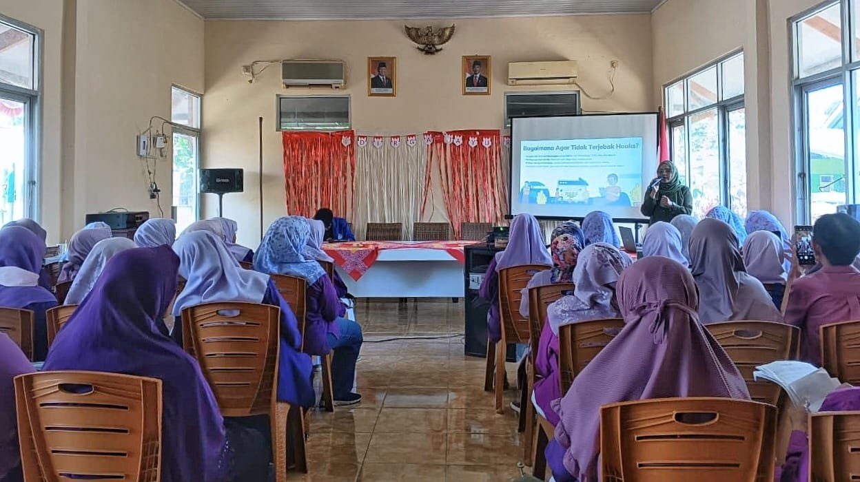 Sekolah Lansia BKL SMART Kecapi Dapat Literasi Media dari DKIS Kota Cirebon