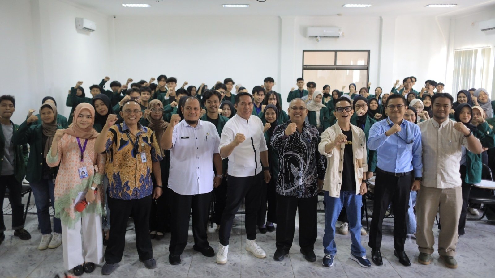 Kolaborasi DKIS dan Perguruan Tinggi dalam Kegiatan 'Navigasi Era Digital' untuk Penguatan Strategi Informasi Era AI