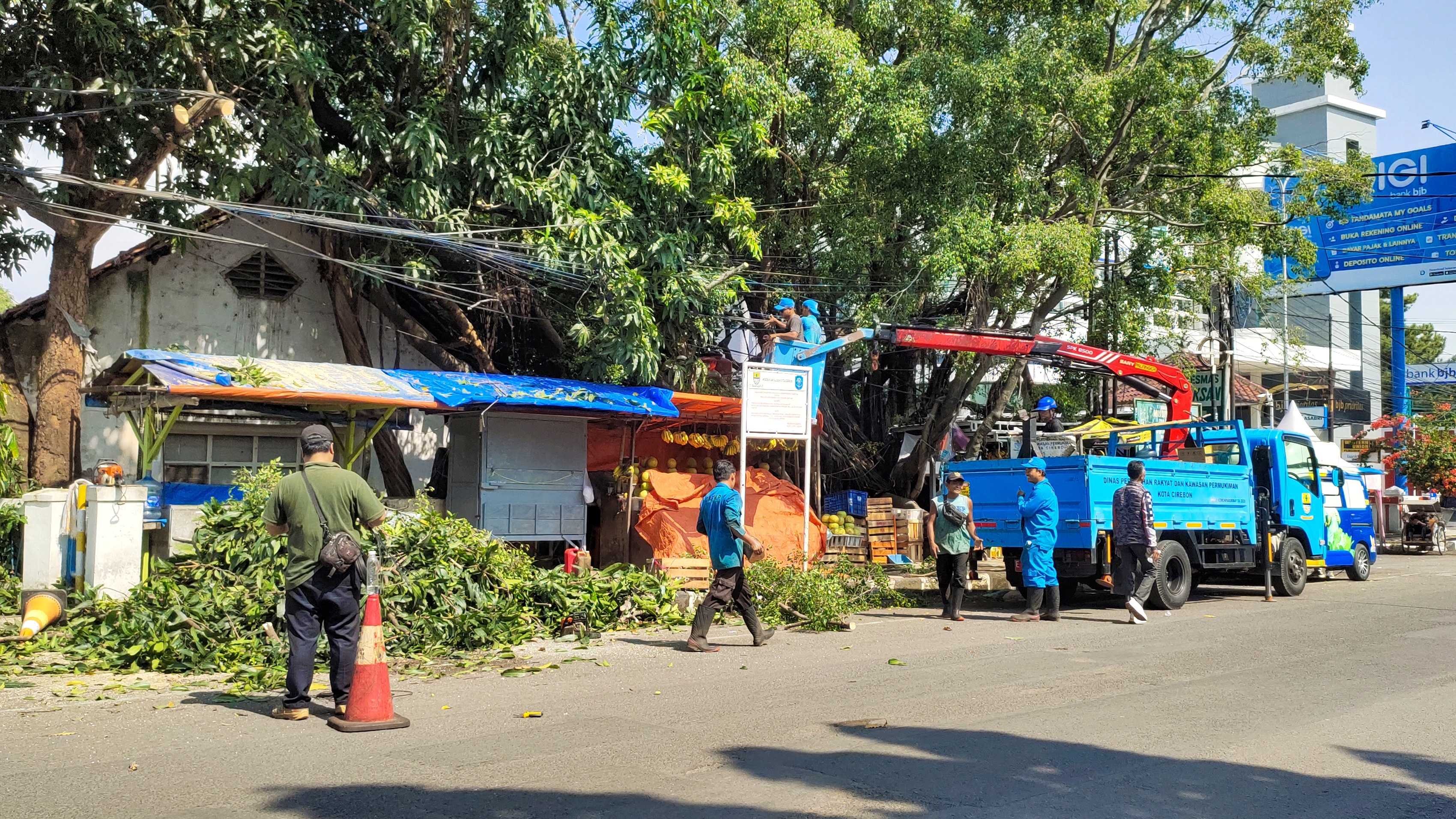 Penataan Kabel Fiber Optik Terus Berlanjut, Jalan Siliwangi Jadi Lokasi Perapihan