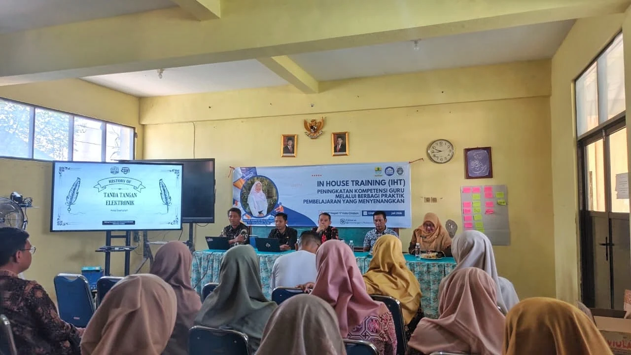 Percepatan Implementasi TTE Berlanjut, DKIS Dampingi Aktivasi di SMPN 17 Kota Cirebon
