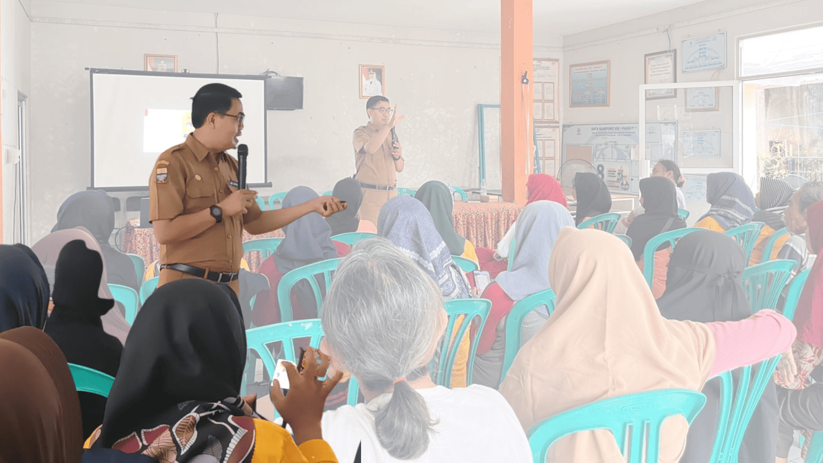 Penyuluhan Luar Gedung
Cegah Hipertensi dengan "CERDIK" dan Kendalikan dengan "PATUH"
Dinas Kesehatan Kota Cirebon bersama UPT Puskesmas Astanagarib
